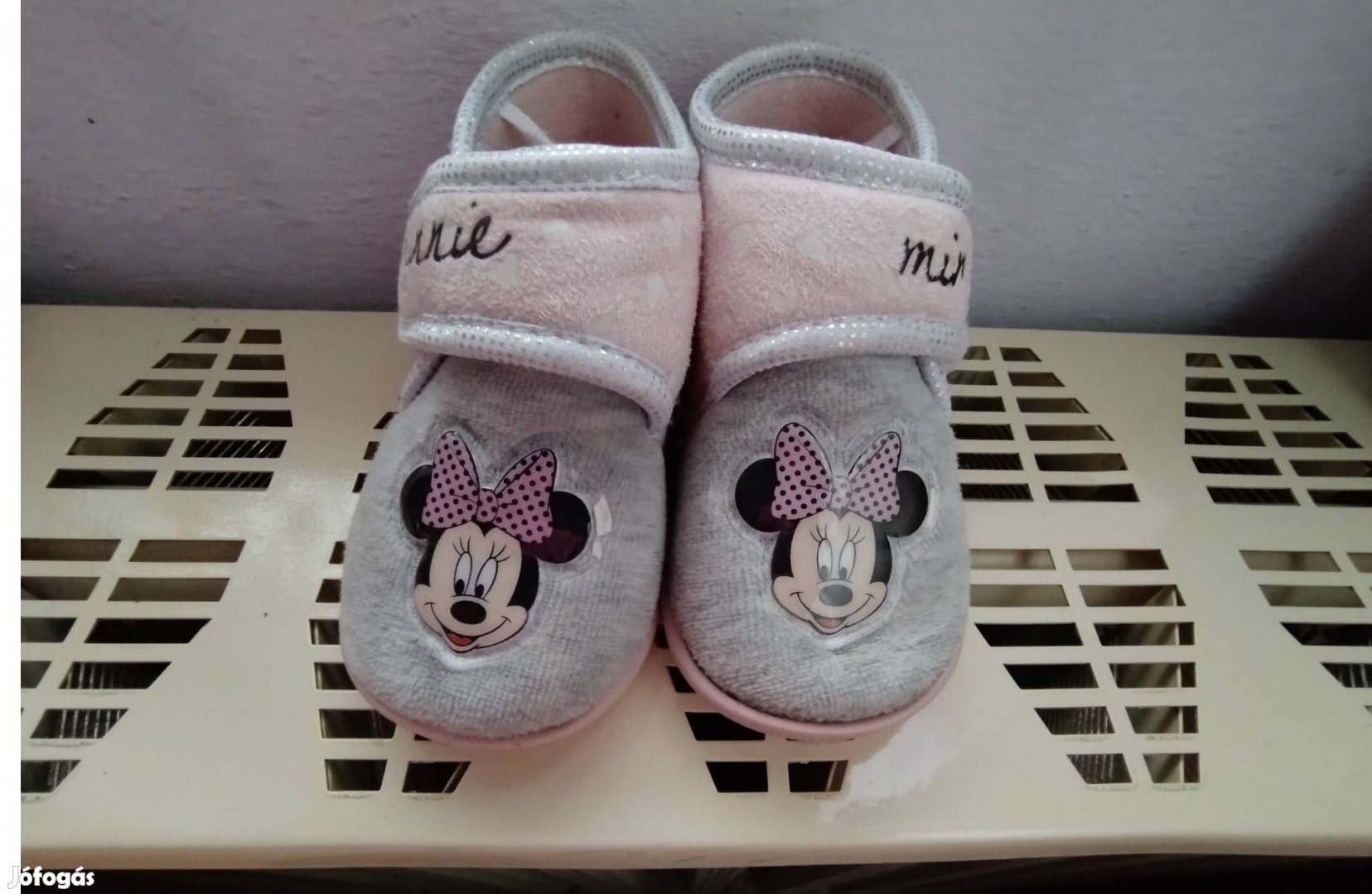 Minnie egér benti kislány papucs, házi cipő eladó, 22
