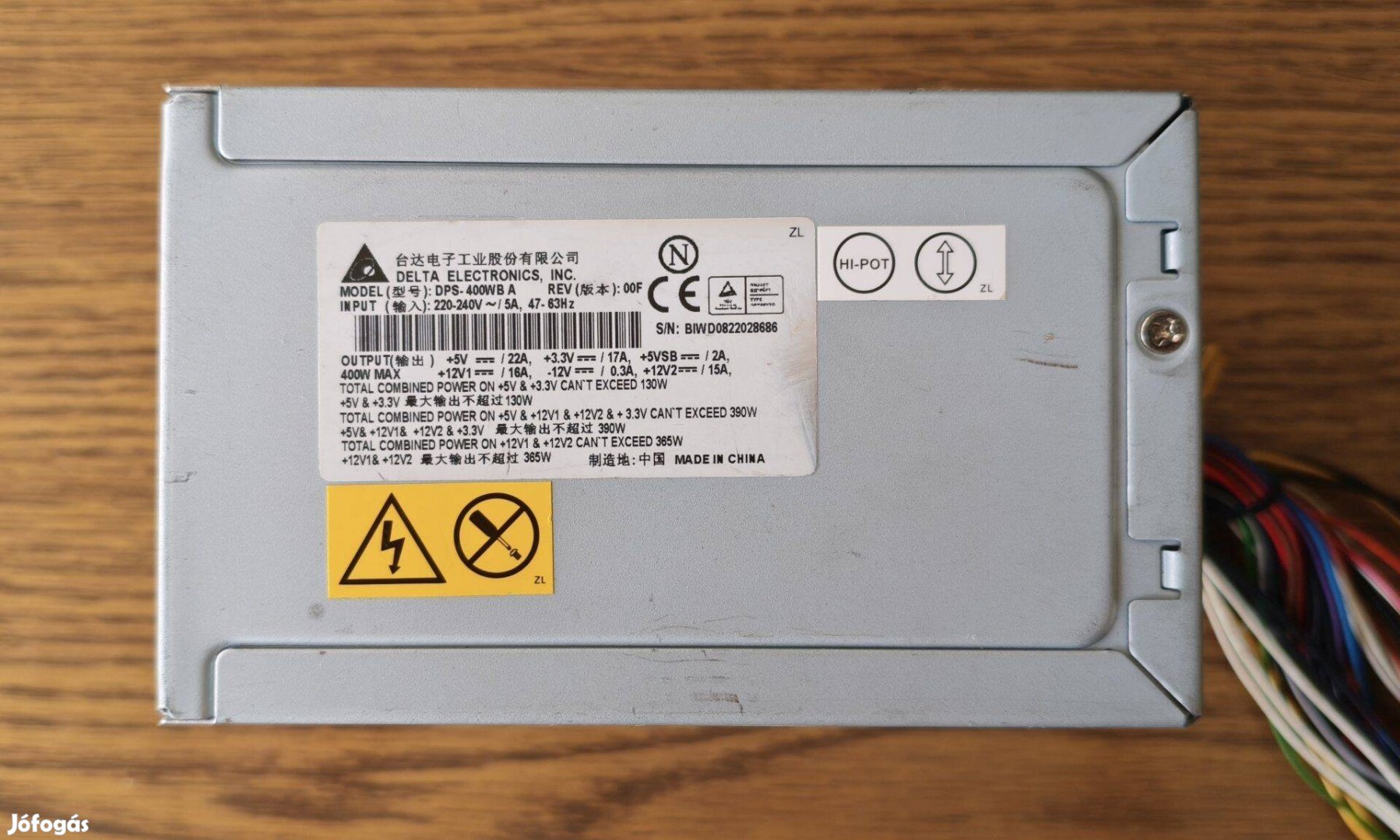 Minőségi Delta 400W-os ATX tápegység