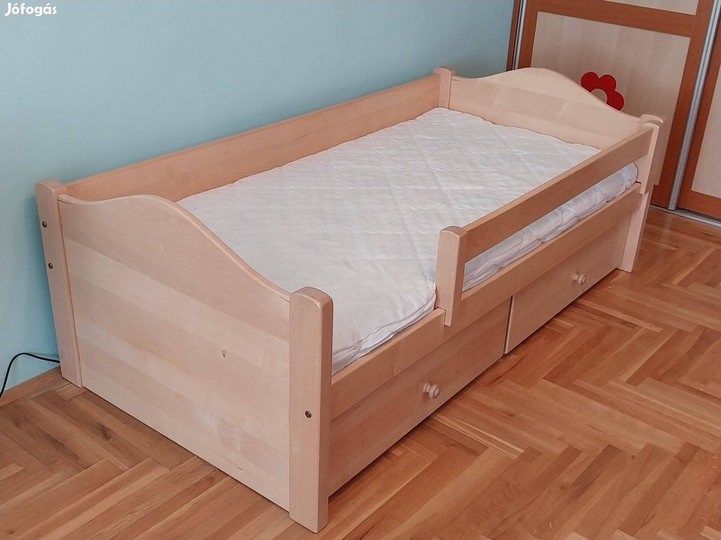 Minőségi gyermekágy 80x160 cm juharfából ágyneműtartóval, matraccal
