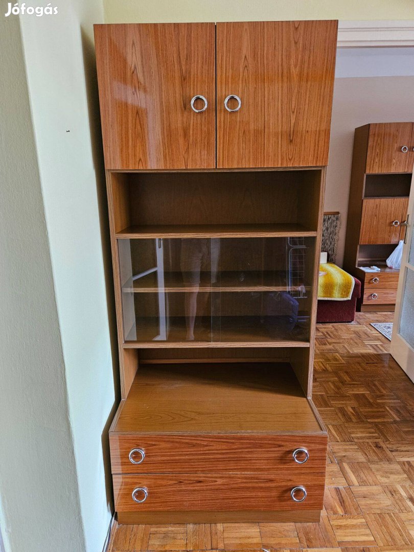 Minőségi lakkozott Retro szekrénysor