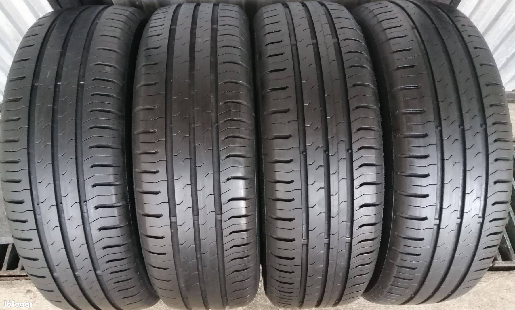 Mint az új 2020/36 Continental 185/65 R15 185/65R15 nyári gumi olcsón!