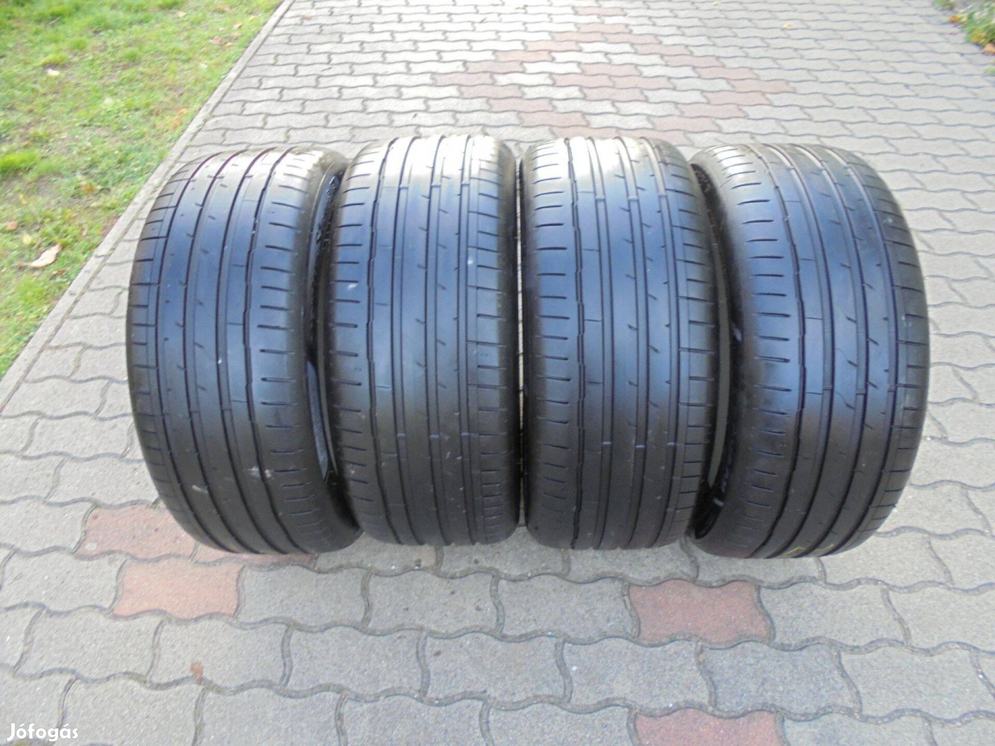 Mint az új 255/45 R 19-es nyári gumi eladó