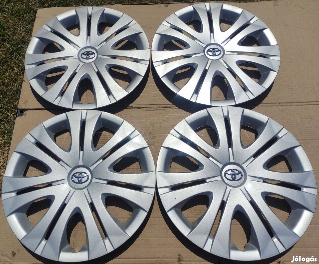 Mint az új gyári Toyota R16 16" colos dísztárcsa + Tpms nyomás jeladó