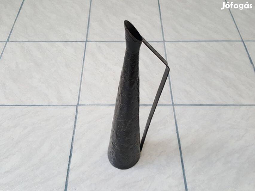 Mintás fém kancsó dísztárgy 50 cm magas