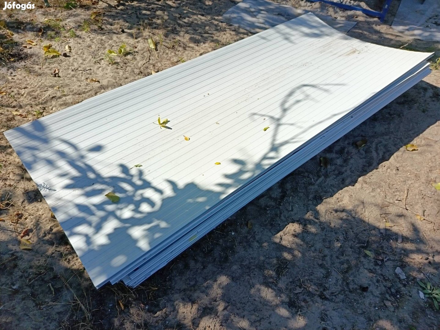 Mintázott lemez tablák.