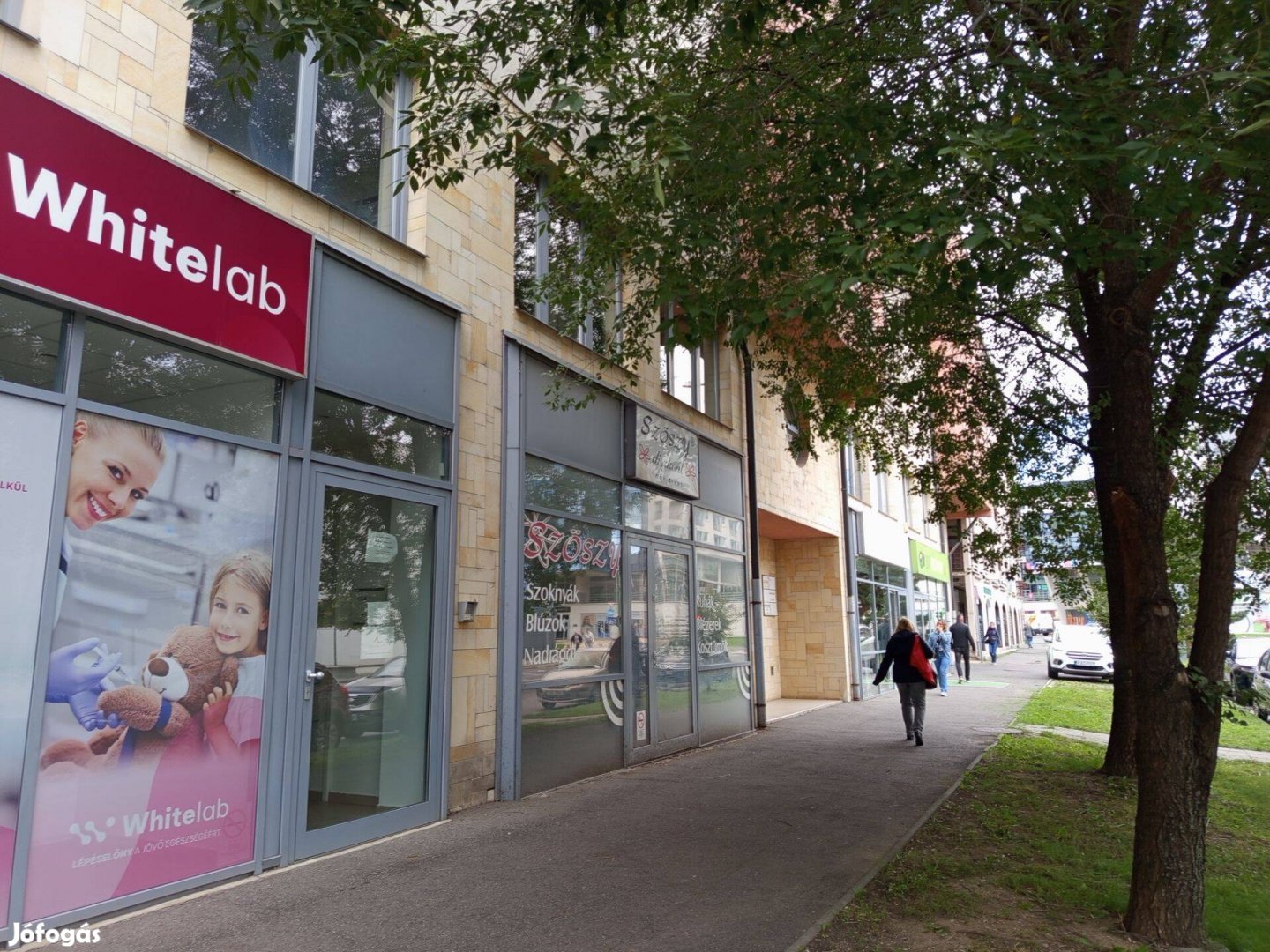 Miskolc Pláza mellett reprezentatív helyen kirakatos