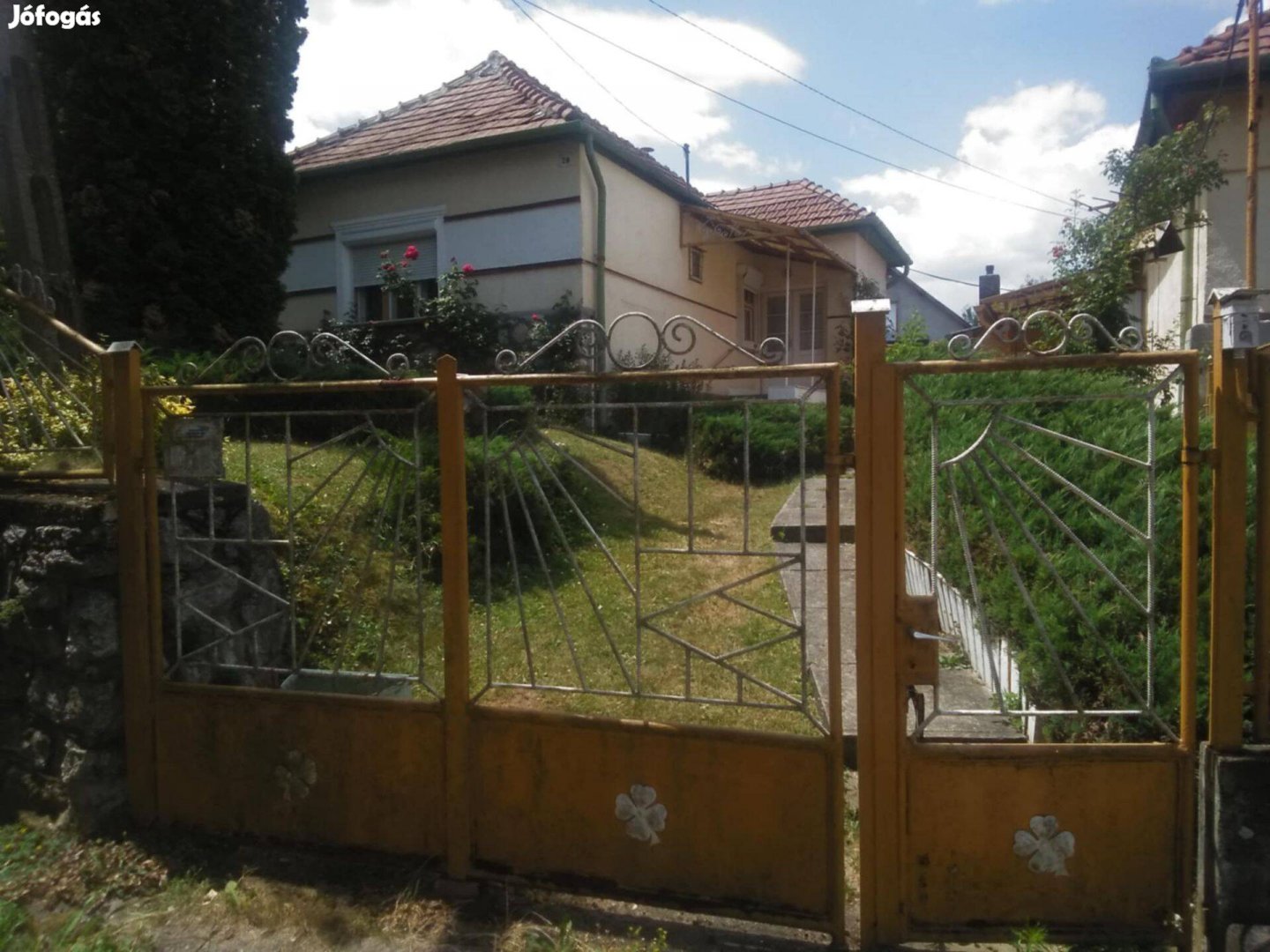 Miskolc, diósgyőri városrészben zöldövezetben, családi ház eladó