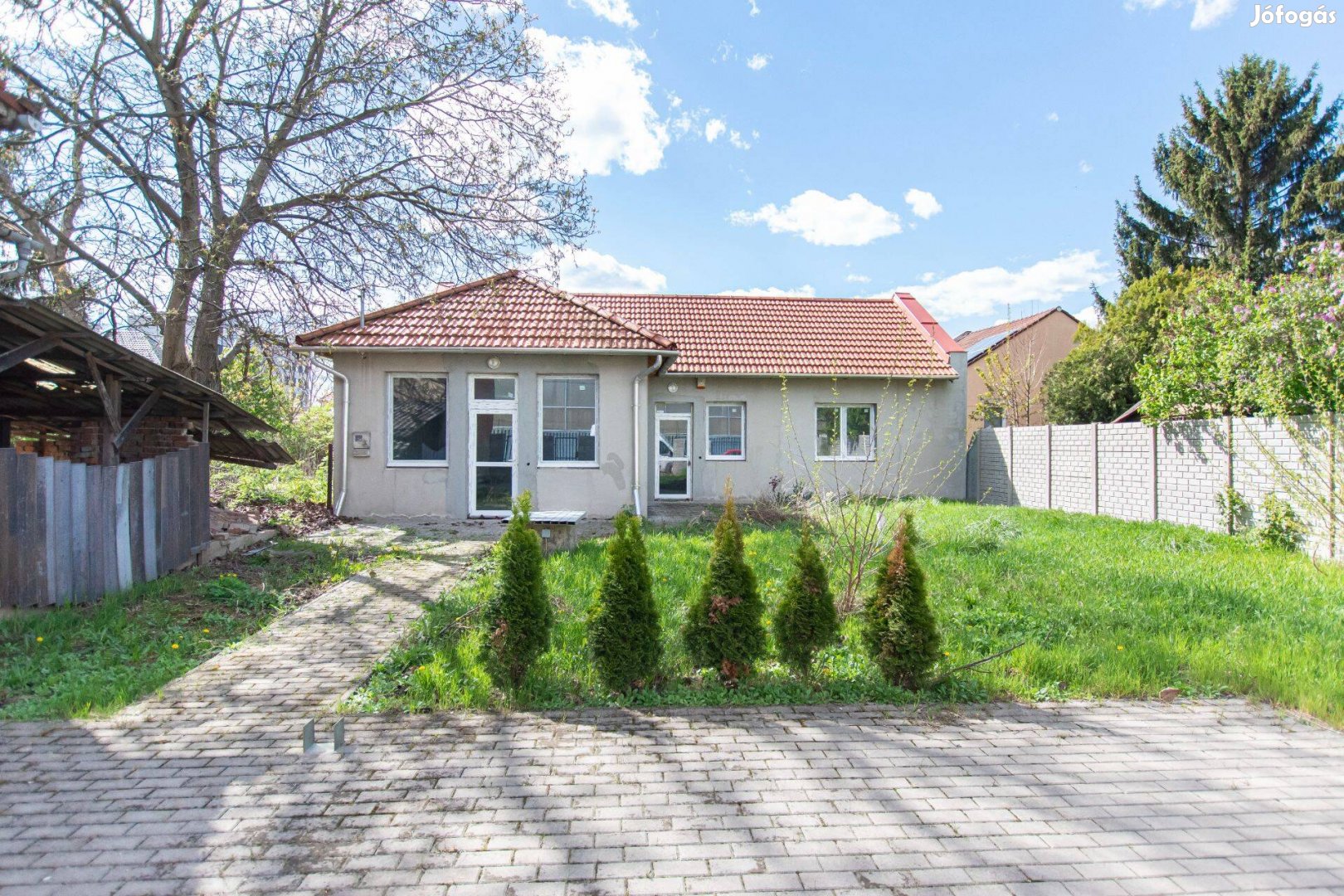 Miskolc-belváros mellett, 3 szobás családi ház eladó