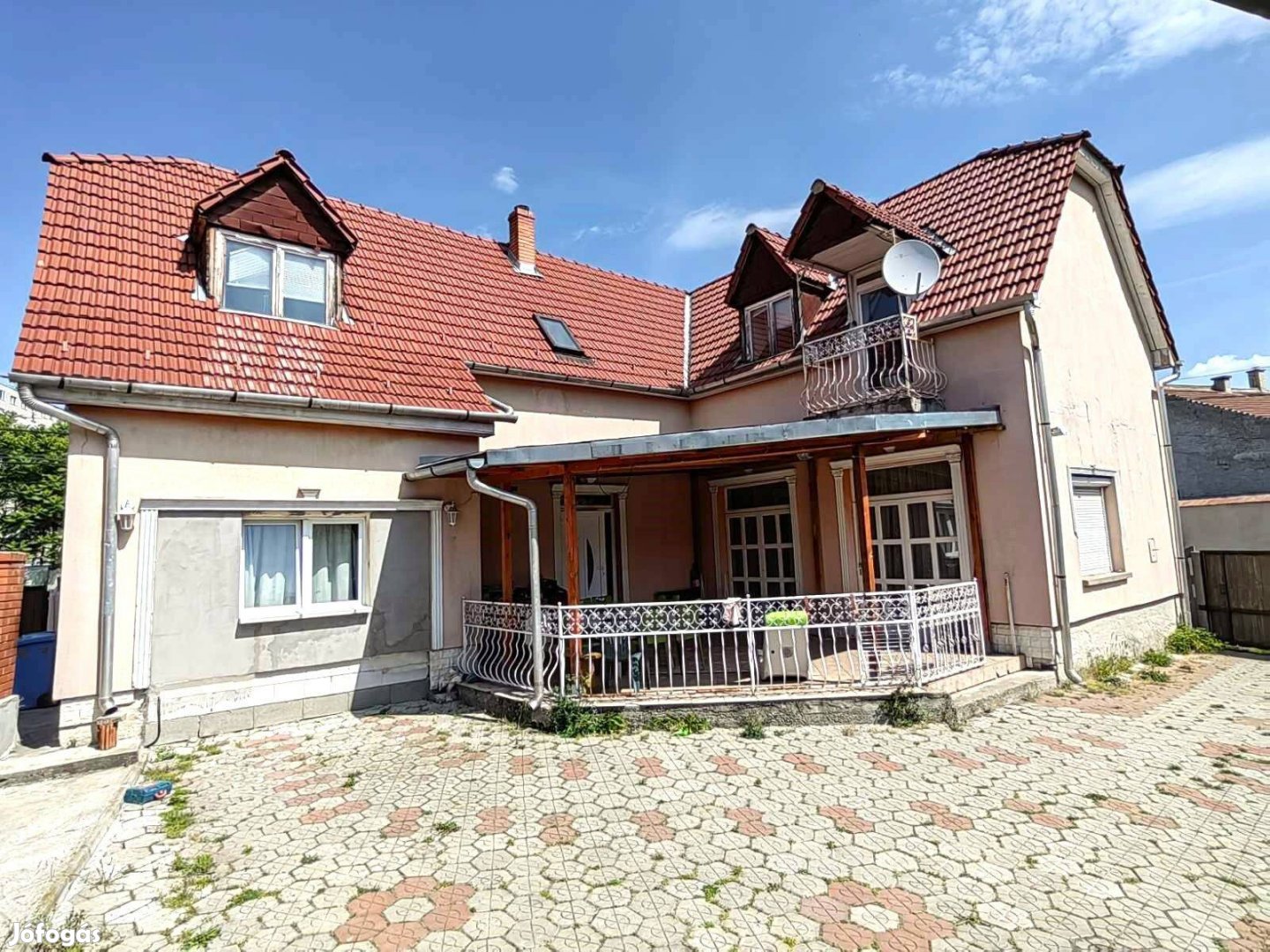 Miskolc belváros mellett eladó szigetelt 6 szobás 170 m2 családi ház