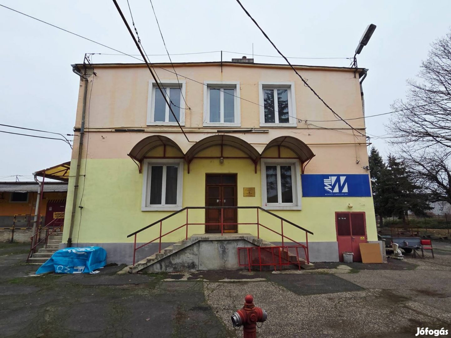 Miskolc likőrgyár területén irodaház, raktárakkal eladó