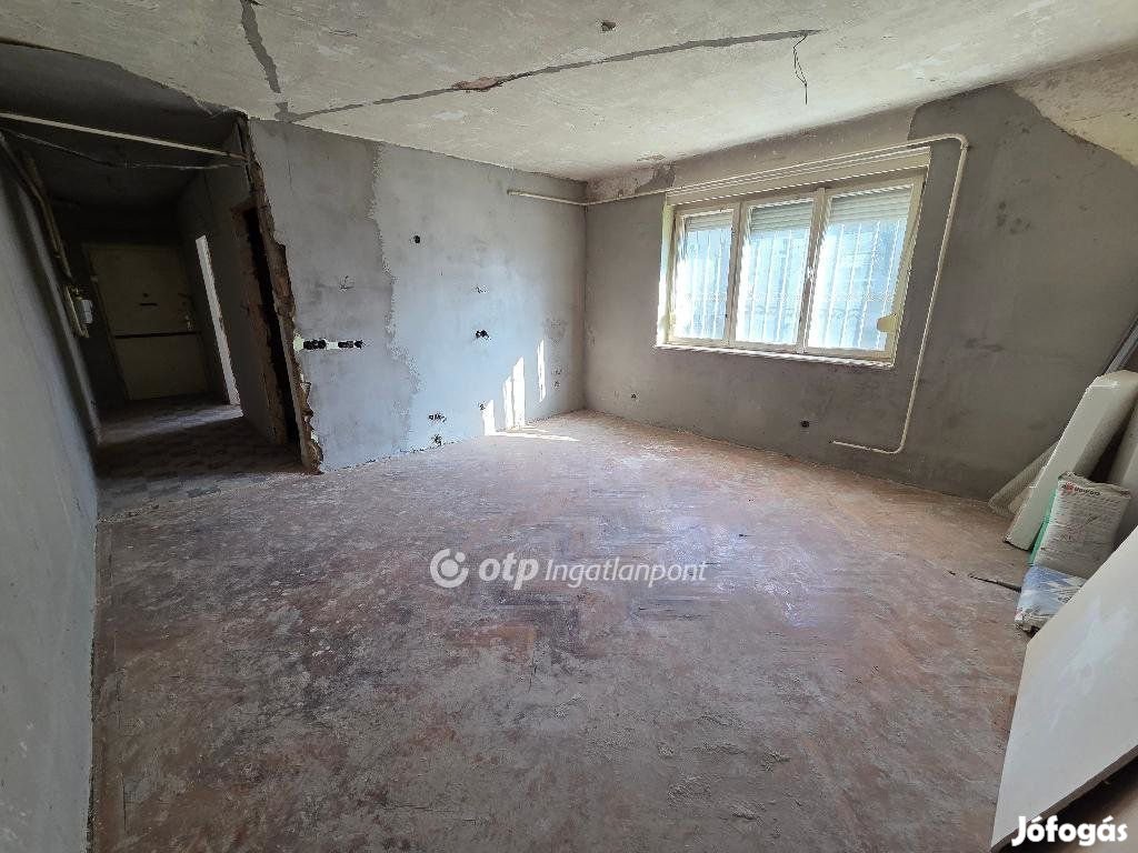 Miskolci 38 nm-es lakás eladó