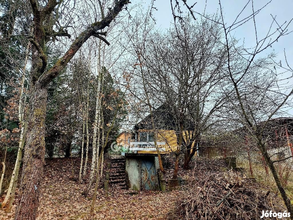 Miskolci 835 nm-es telek eladó