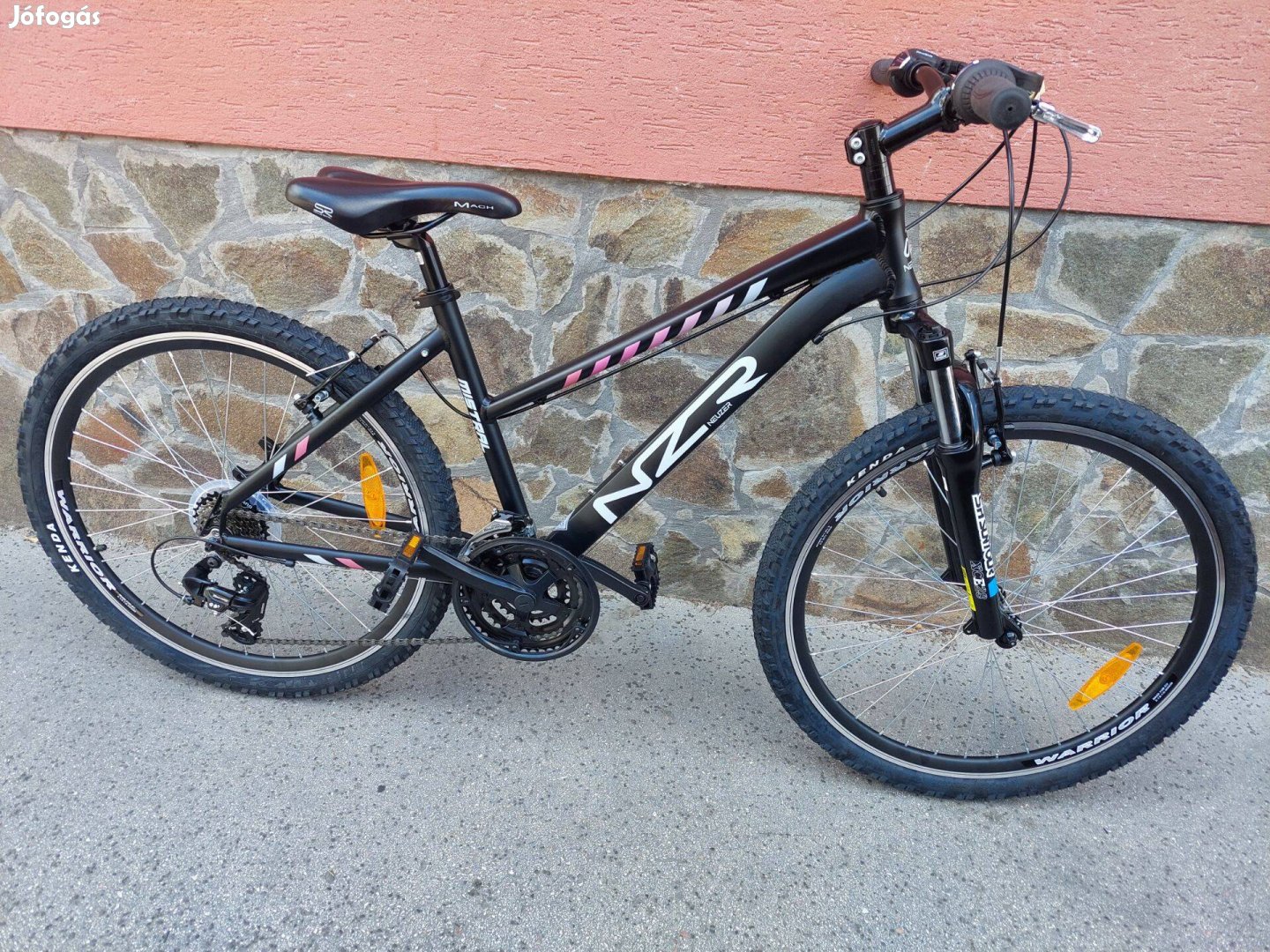 Mistral 30 női