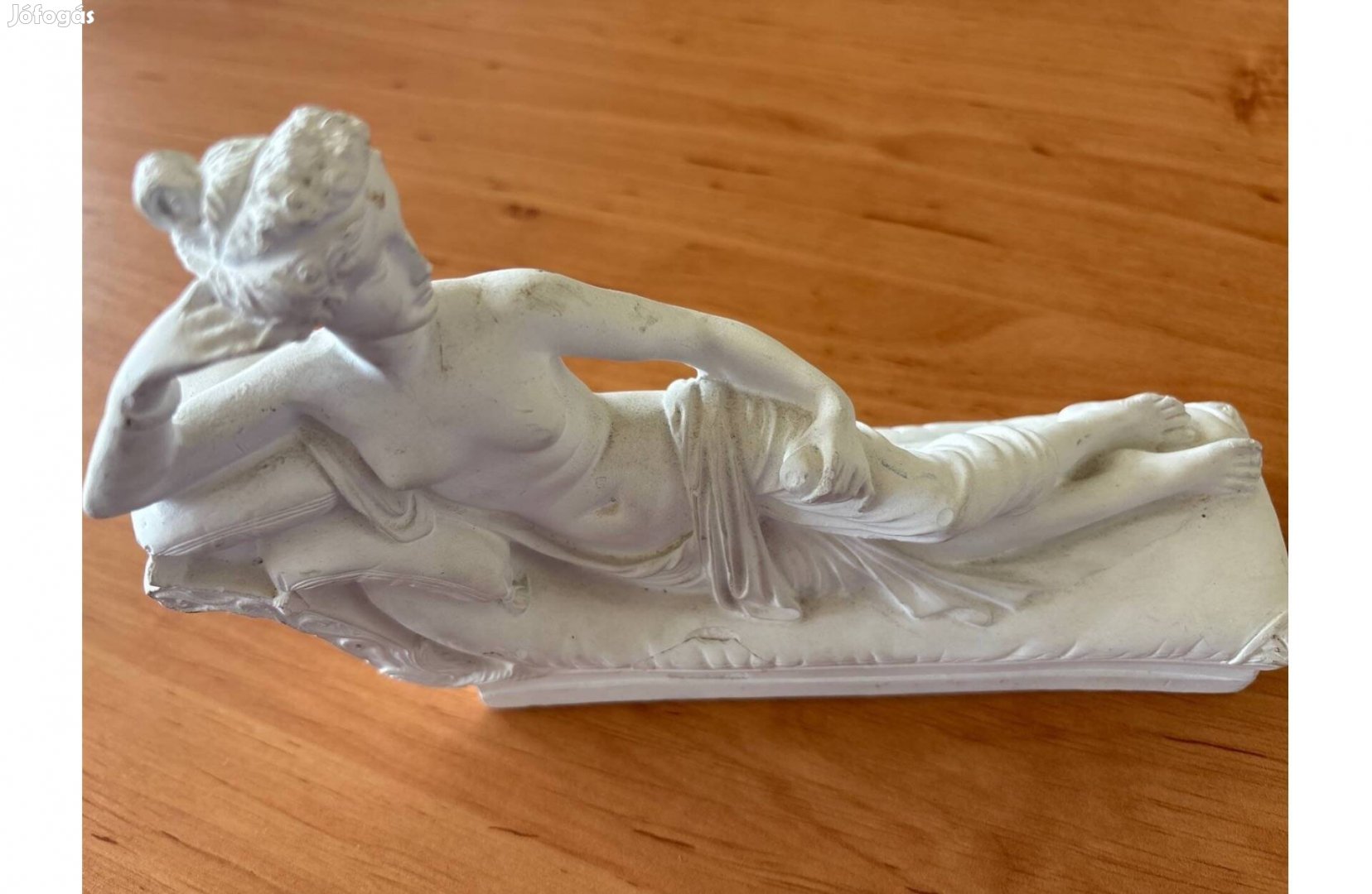 Mitológiai alakot ábrázoló kisplasztika