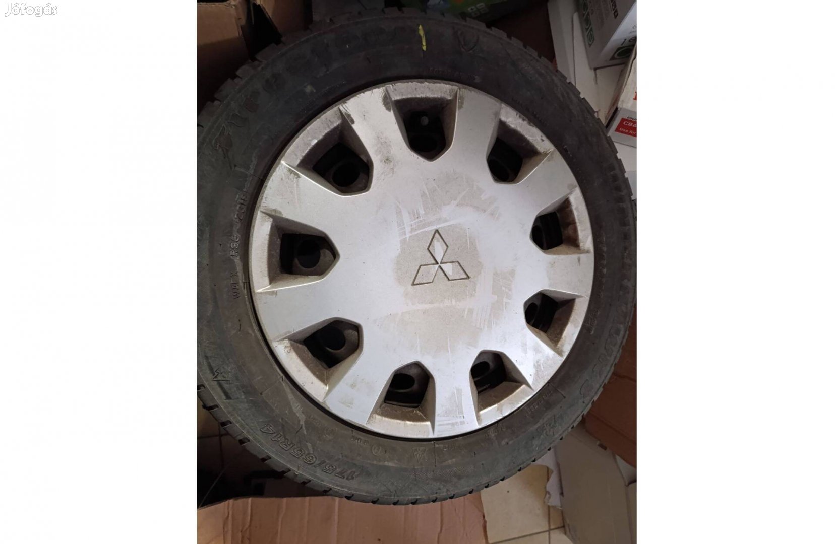 Mitsubishi 14"-os felni téli gumikkal, dísztárcsával