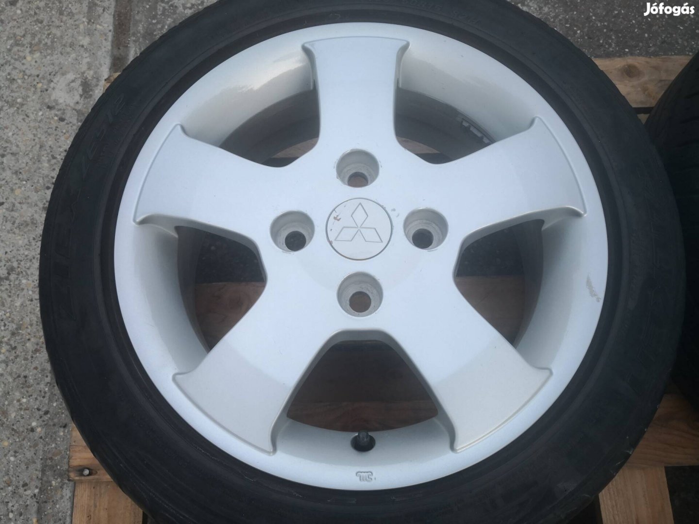 Mitsubishi 15-ös gyári alukerék