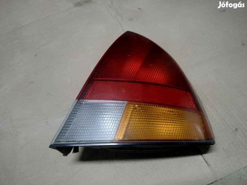 Mitsubishi Carisma 1995-2000 5 ajtós HB jobb hátsó külső lámpa