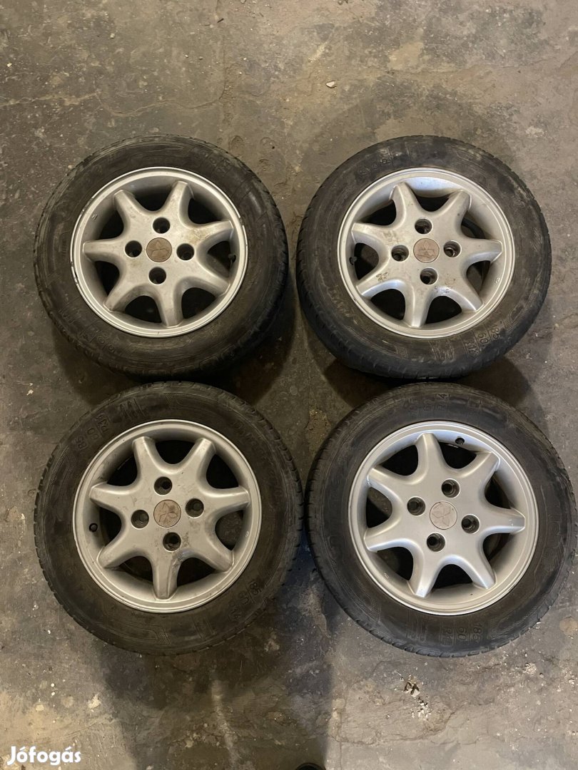 Mitsubishi Carisma Berlina 4