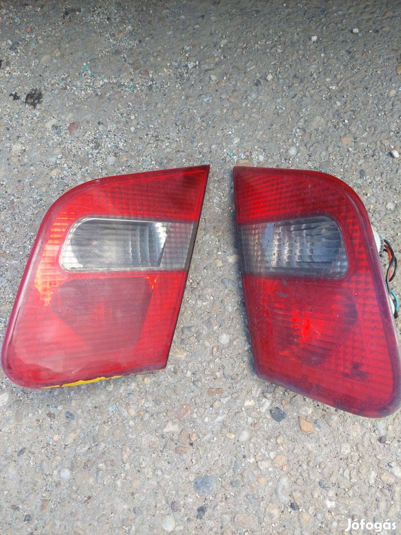 Mitsubishi Carisma belső hátsólámpa