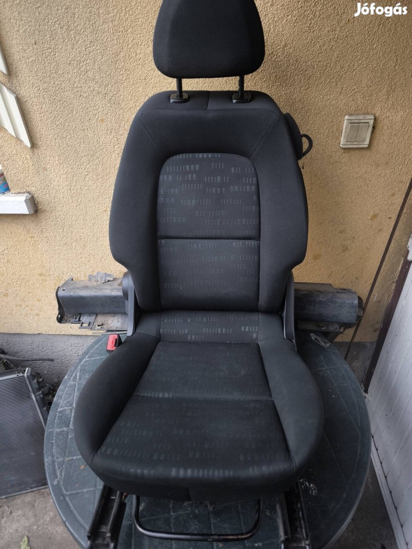 Mitsubishi Colt VI 2004 től bal első ülés 3 / 5 ajtós 