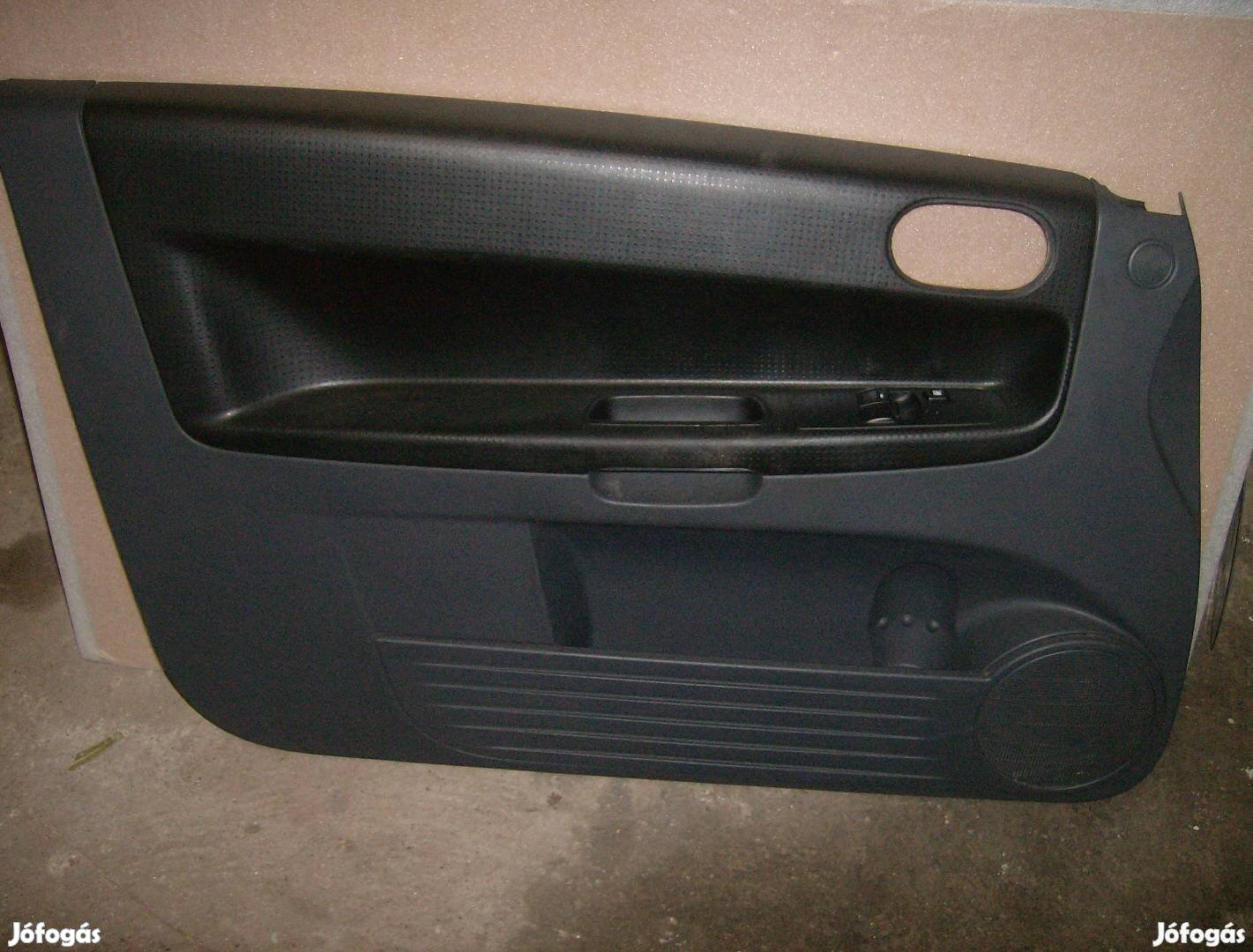 Mitsubishi Colt szürke és fekete ajtókárpit garnitúra, kesztyűtartó