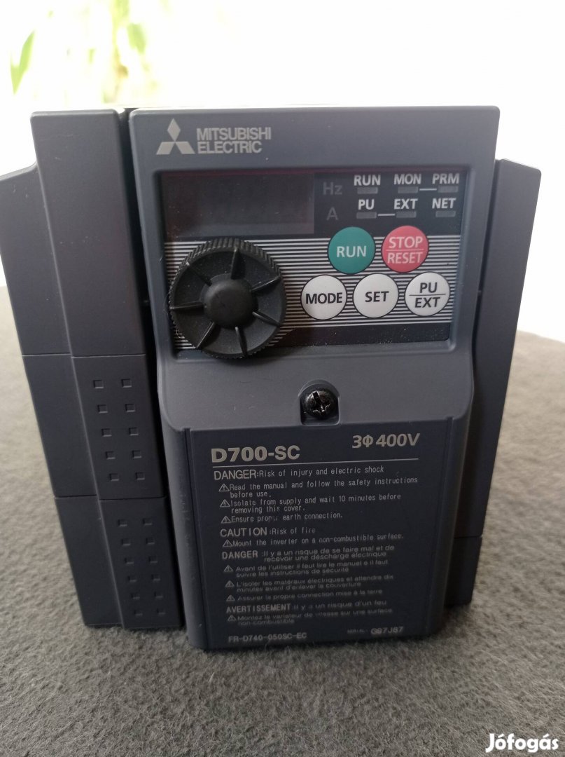 Mitsubishi D700-SC 3 fázisú frekvenciaváltó