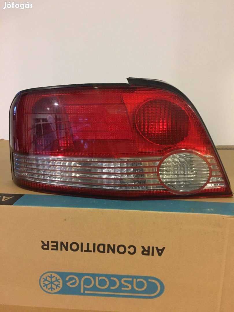 Mitsubishi Galant lámpatest B.H. 2002