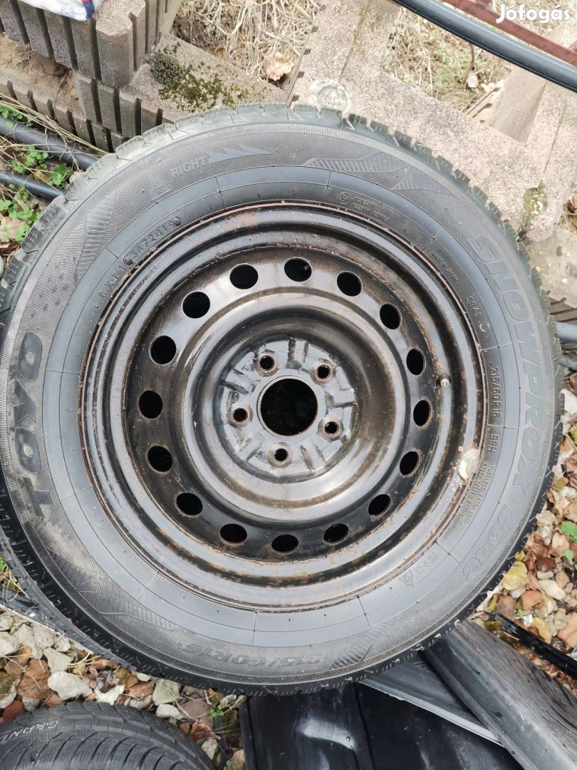 Mitsubishi Grandis lemezfelni, 215/60r16 Toyo téligumikkal