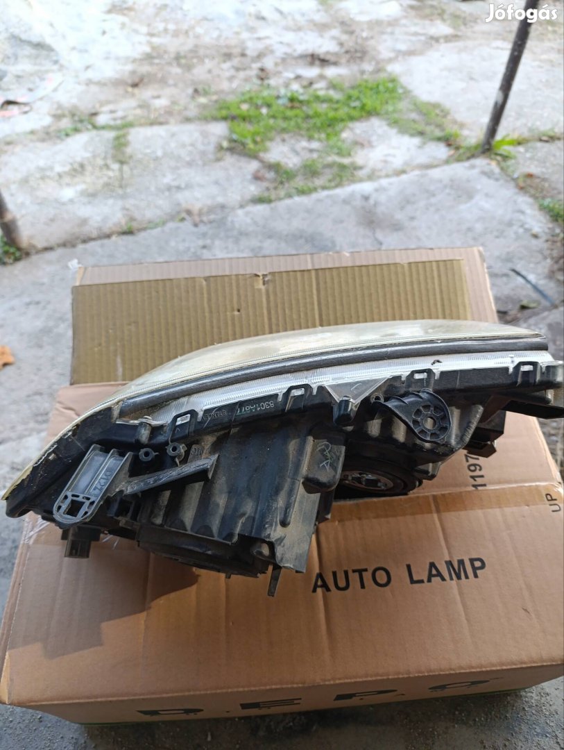 Mitsubishi L200 balos fényszóró 