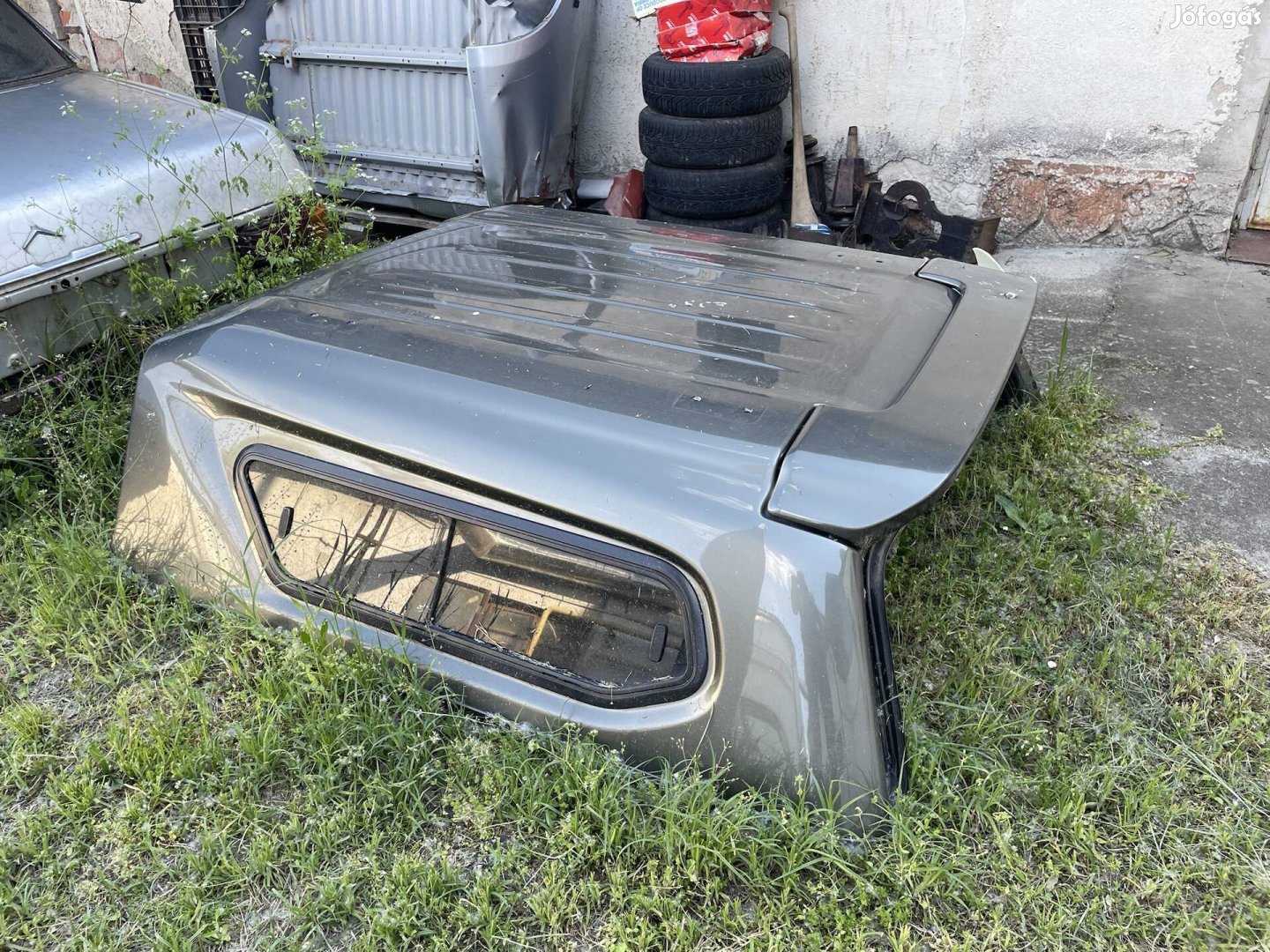 Mitsubishi L200 sérült csomagtér tető 