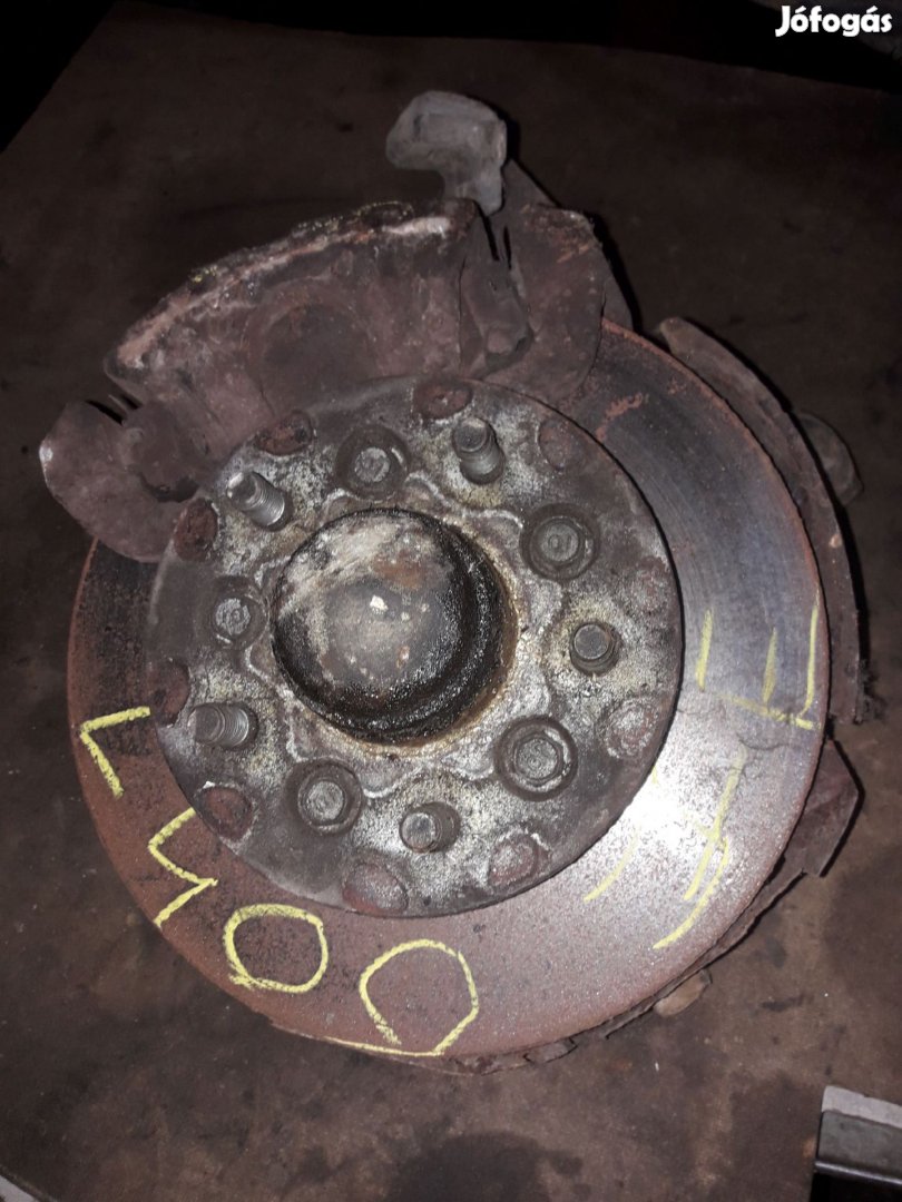 Mitsubishi L400 Jobb Első Csonkállvány Kerékaggyal Féknyereg