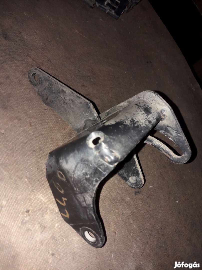 Mitsubishi L400 Kormányszervó Szivattyú Tartó Bak