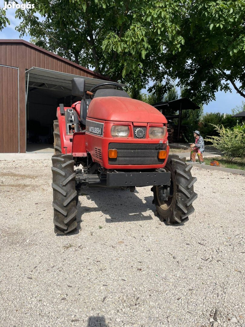 Mitsubishi MT205 kistraktor gépekkel
