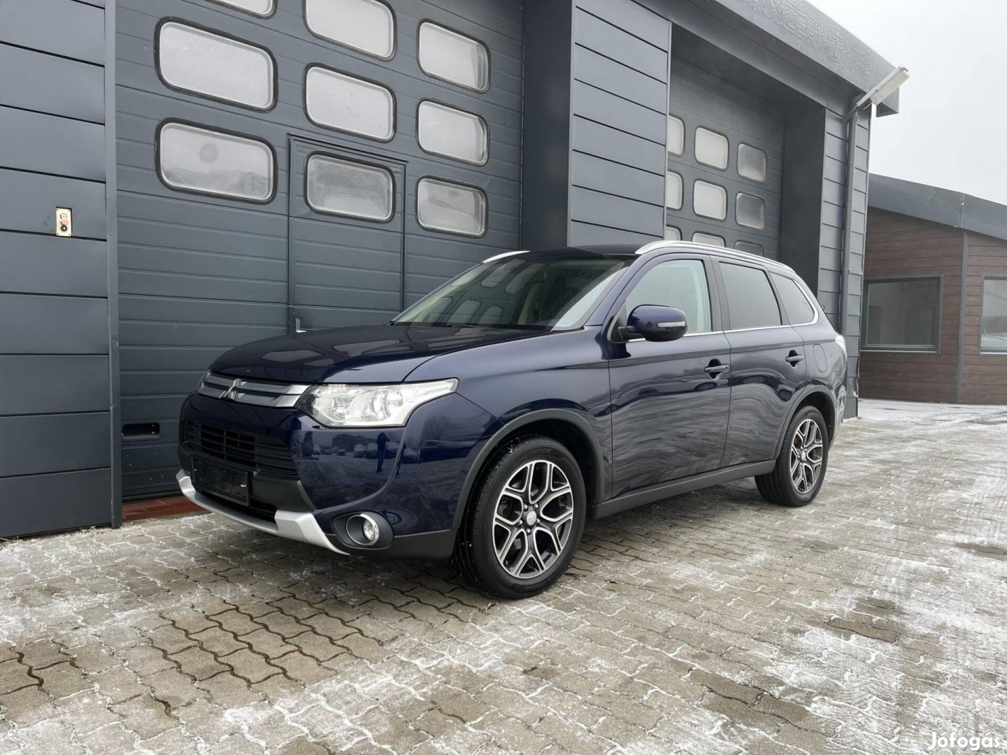 Mitsubishi Outlander 2.2 DI-D Instyle Navi 4WD...