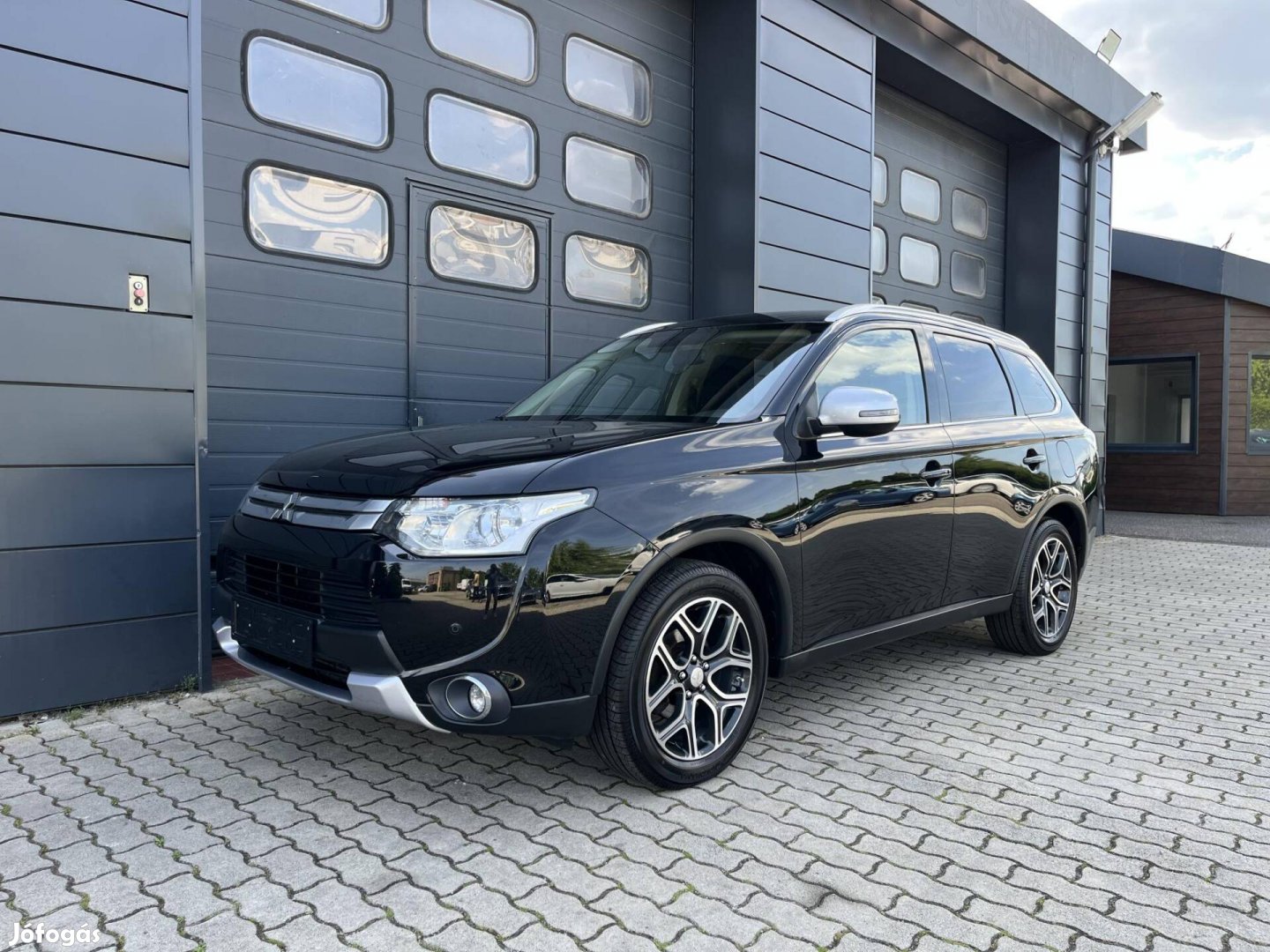 Mitsubishi Outlander 2.2 DI-D Instyle Navi 4WD...