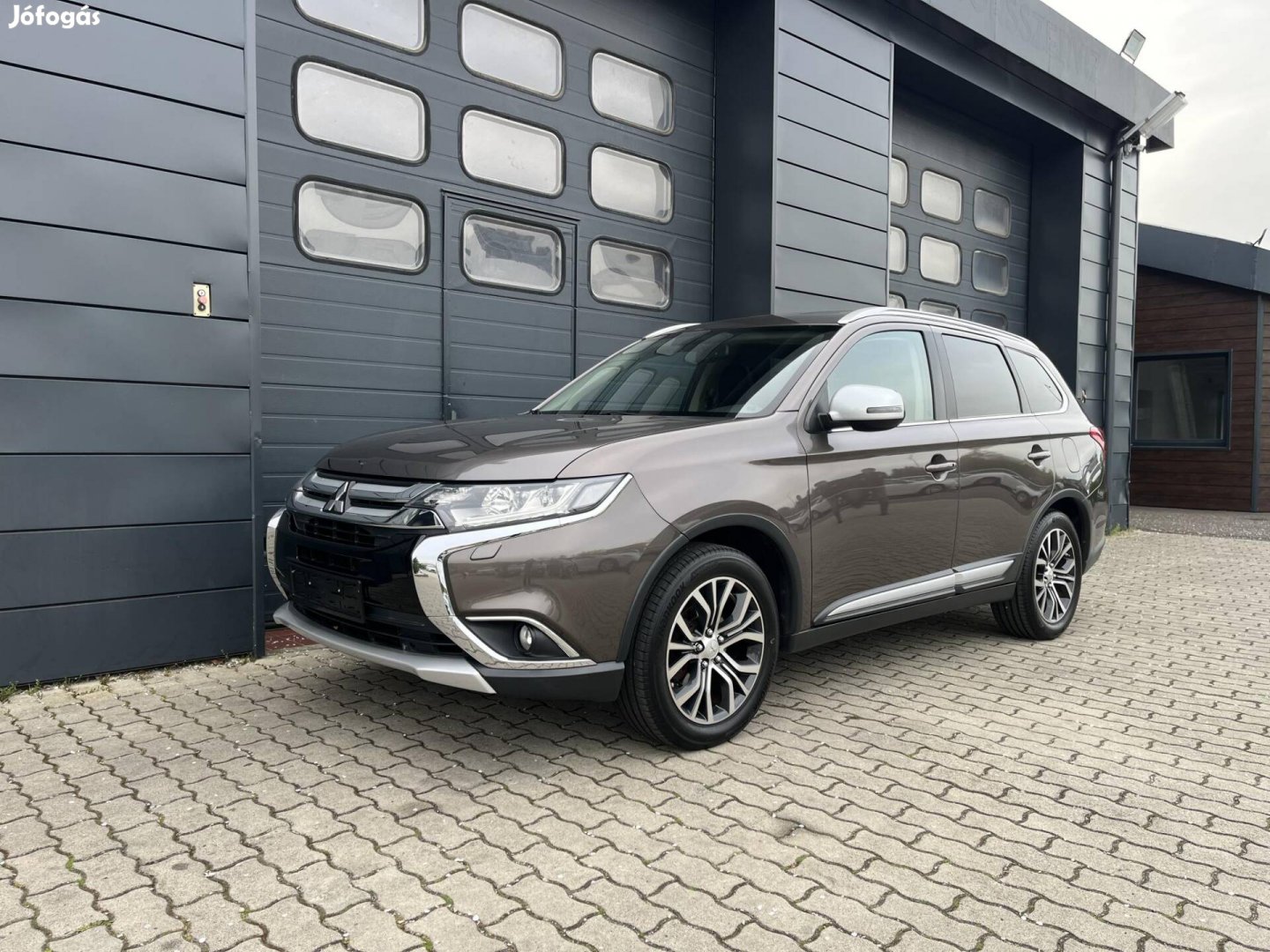 Mitsubishi Outlander 2.2 DI-D Instyle Navi 4WD...