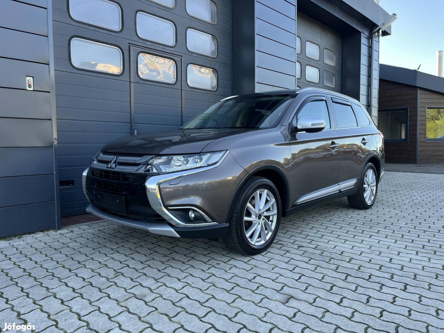 Mitsubishi Outlander 2.2 DI-D Instyle Navi 4WD...