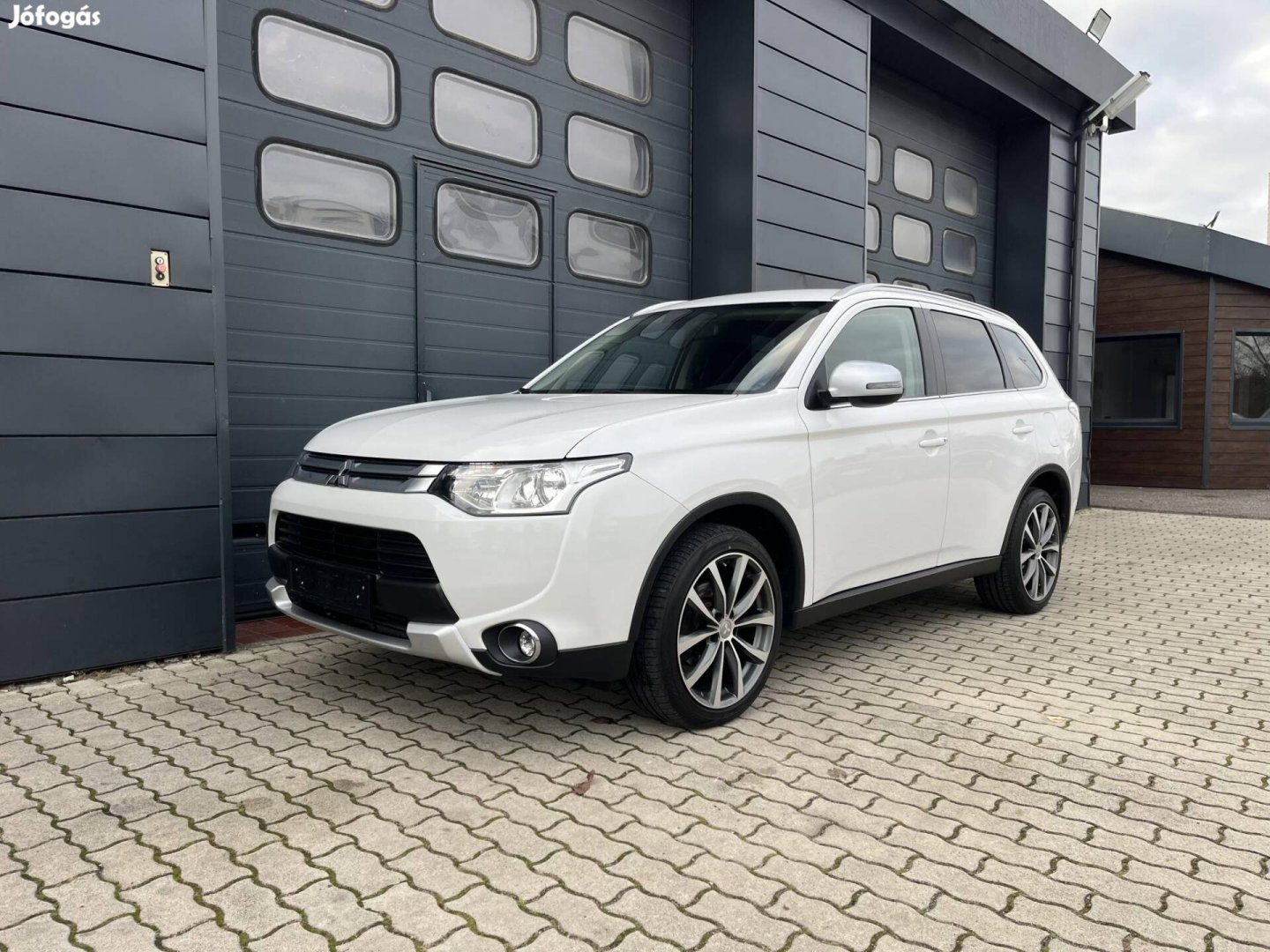 Mitsubishi Outlander 2.2 DI-D Instyle Navi 4WD...