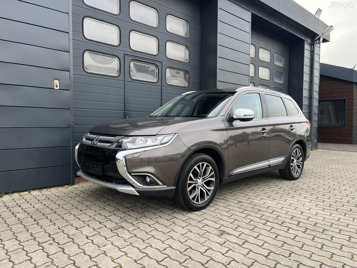 Mitsubishi Outlander 2.2 DI-D Instyle Navi 4WD...