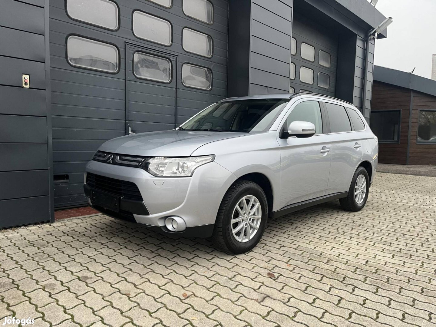 Mitsubishi Outlander 2.2 DI-D Instyle Navi 4WD...