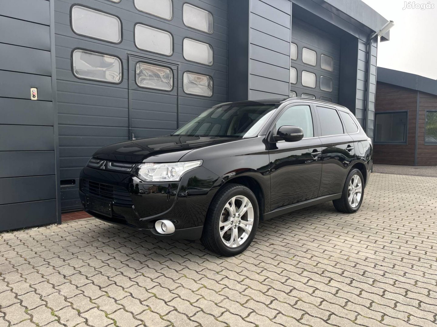 Mitsubishi Outlander 2.2 DI-D Instyle Navi 4WD...