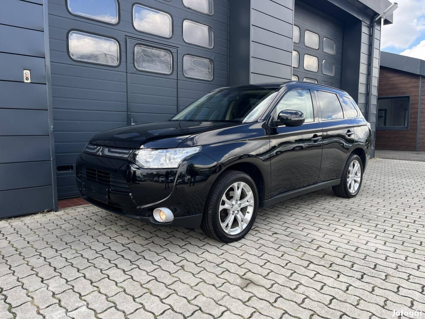 Mitsubishi Outlander 2.2 DI-D Instyle Navi 4WD...