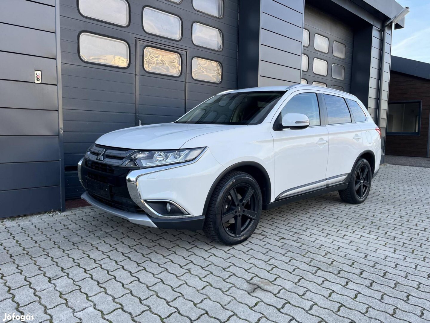 Mitsubishi Outlander 2.2 DI-D Instyle Navi 4WD...