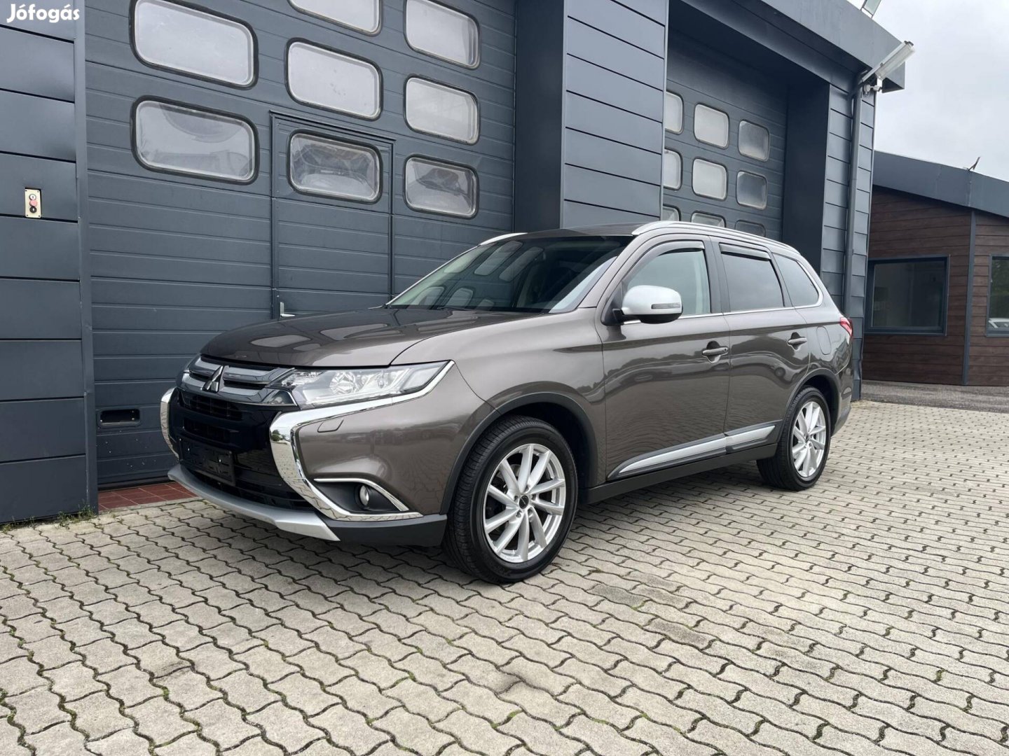 Mitsubishi Outlander 2.2 DI-D Instyle Navi 4WD...