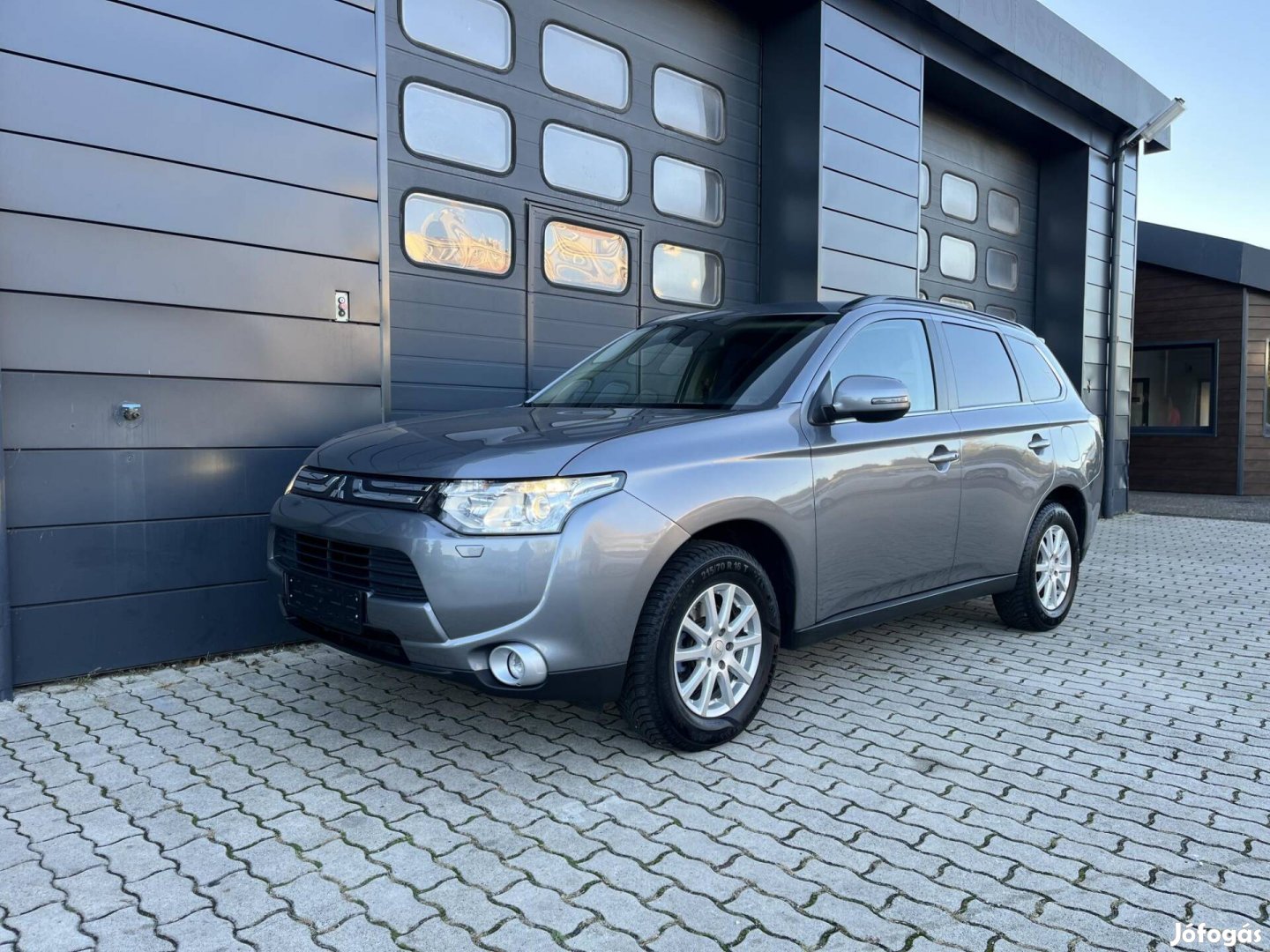 Mitsubishi Outlander 2.2 DI-D Instyle Navi 4WD...