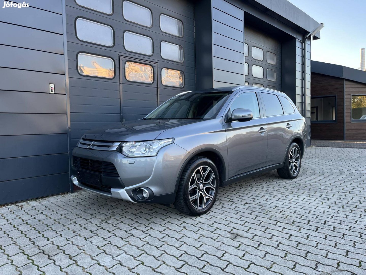 Mitsubishi Outlander 2.2 DI-D Instyle Navi 4WD...