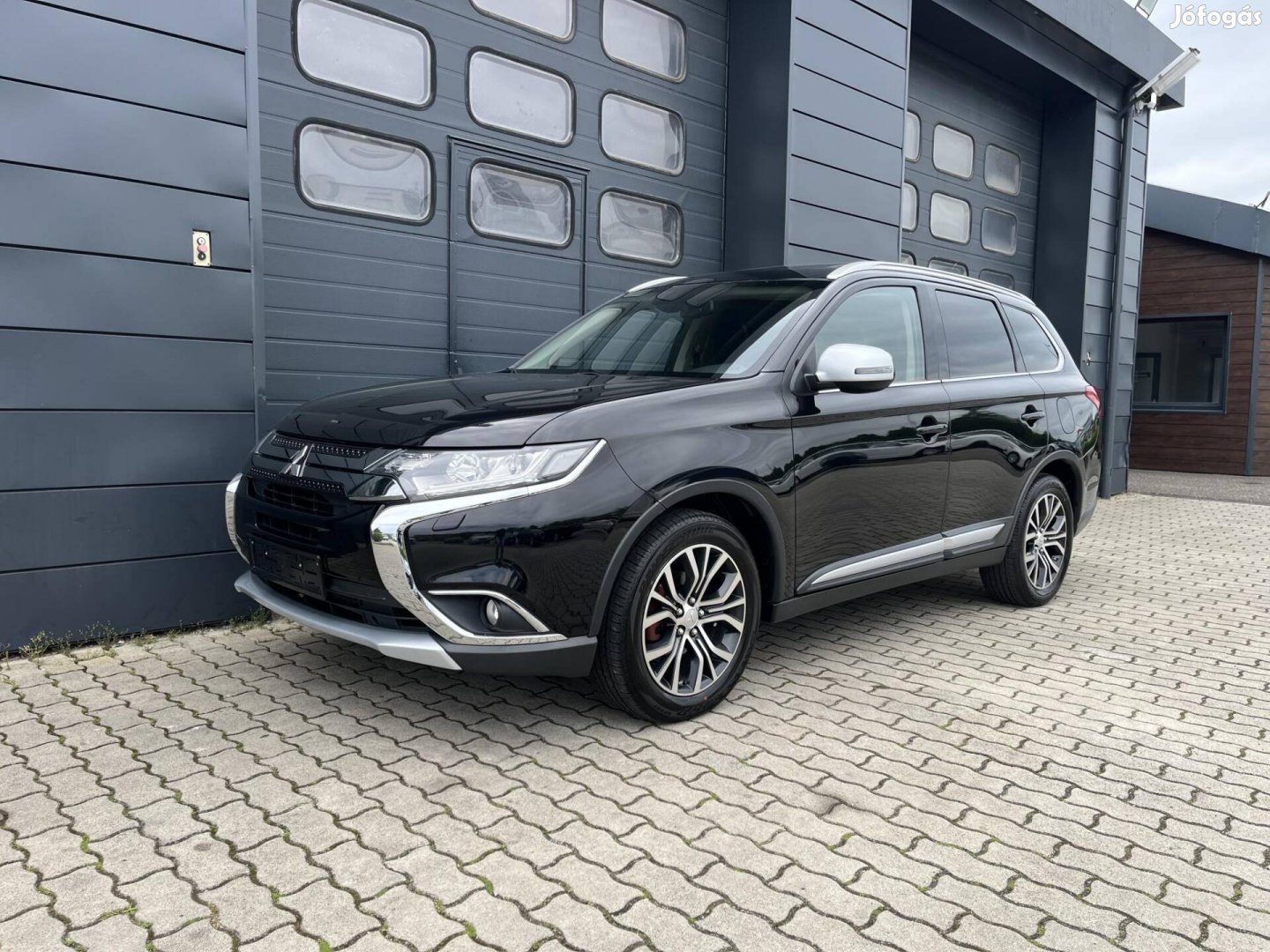 Mitsubishi Outlander 2.2 DI-D Instyle Navi 4WD...