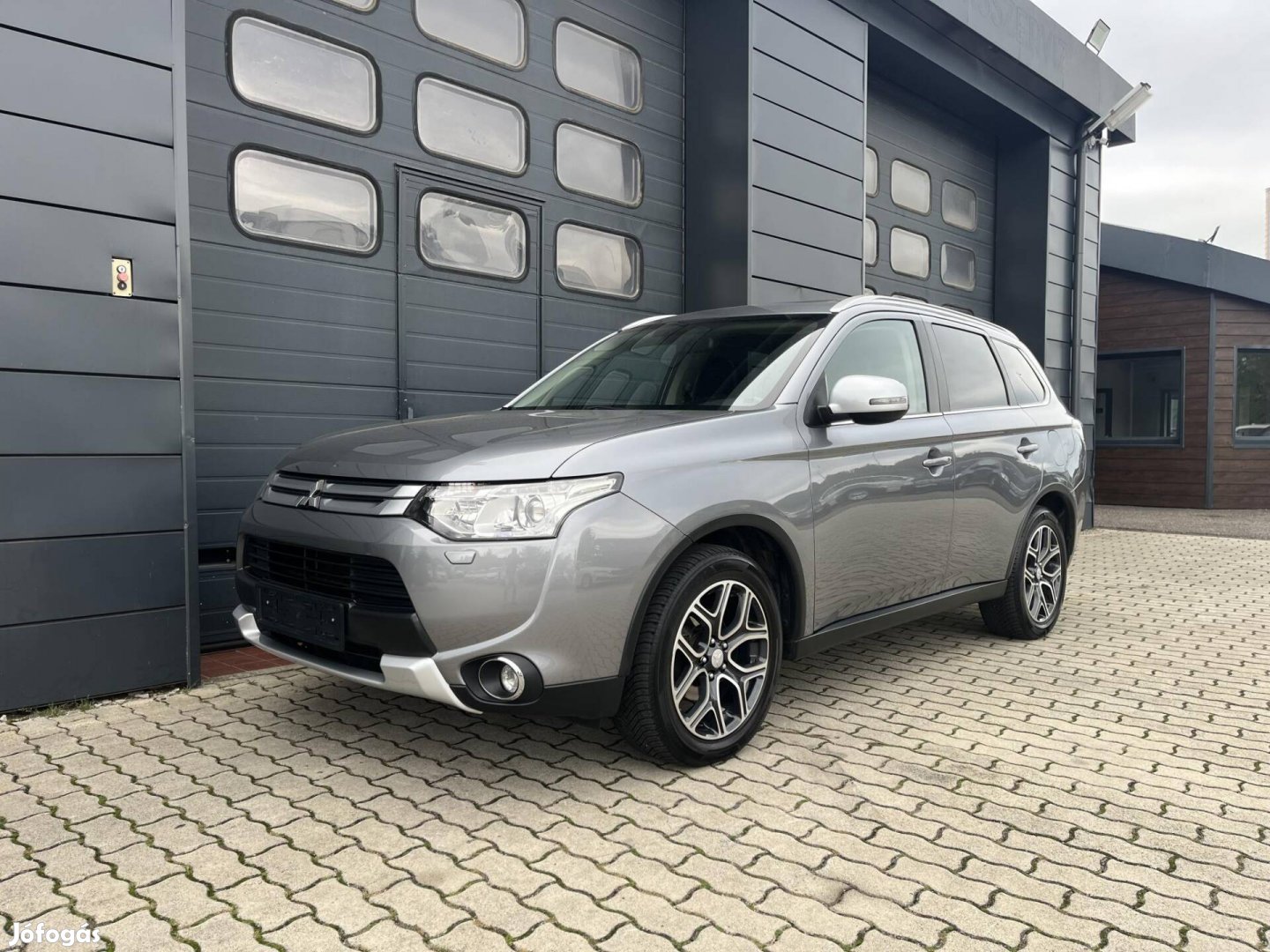Mitsubishi Outlander 2.2 DI-D Instyle Navi 4WD...