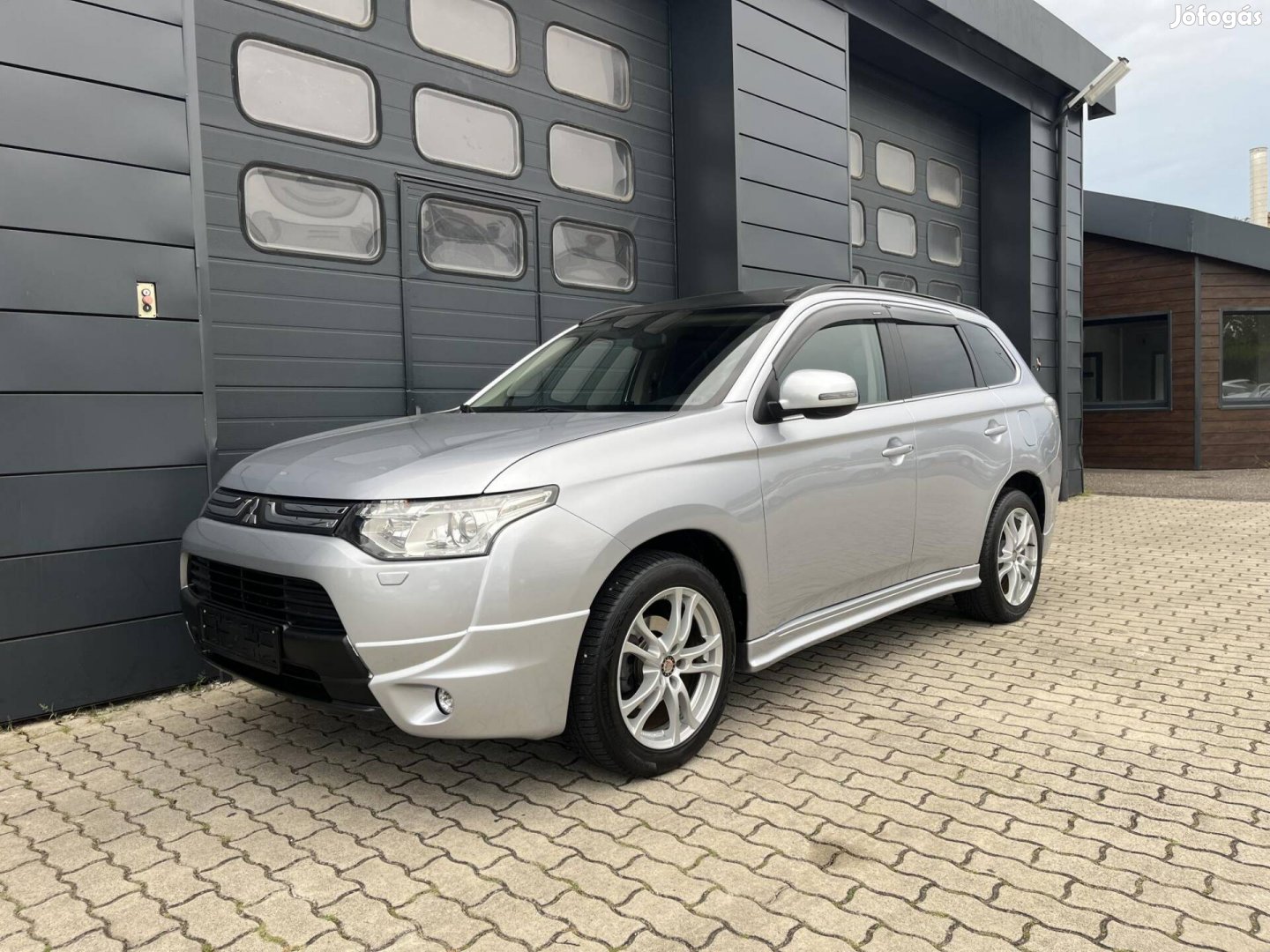 Mitsubishi Outlander 2.2 DI-D Instyle Navi 4WD...