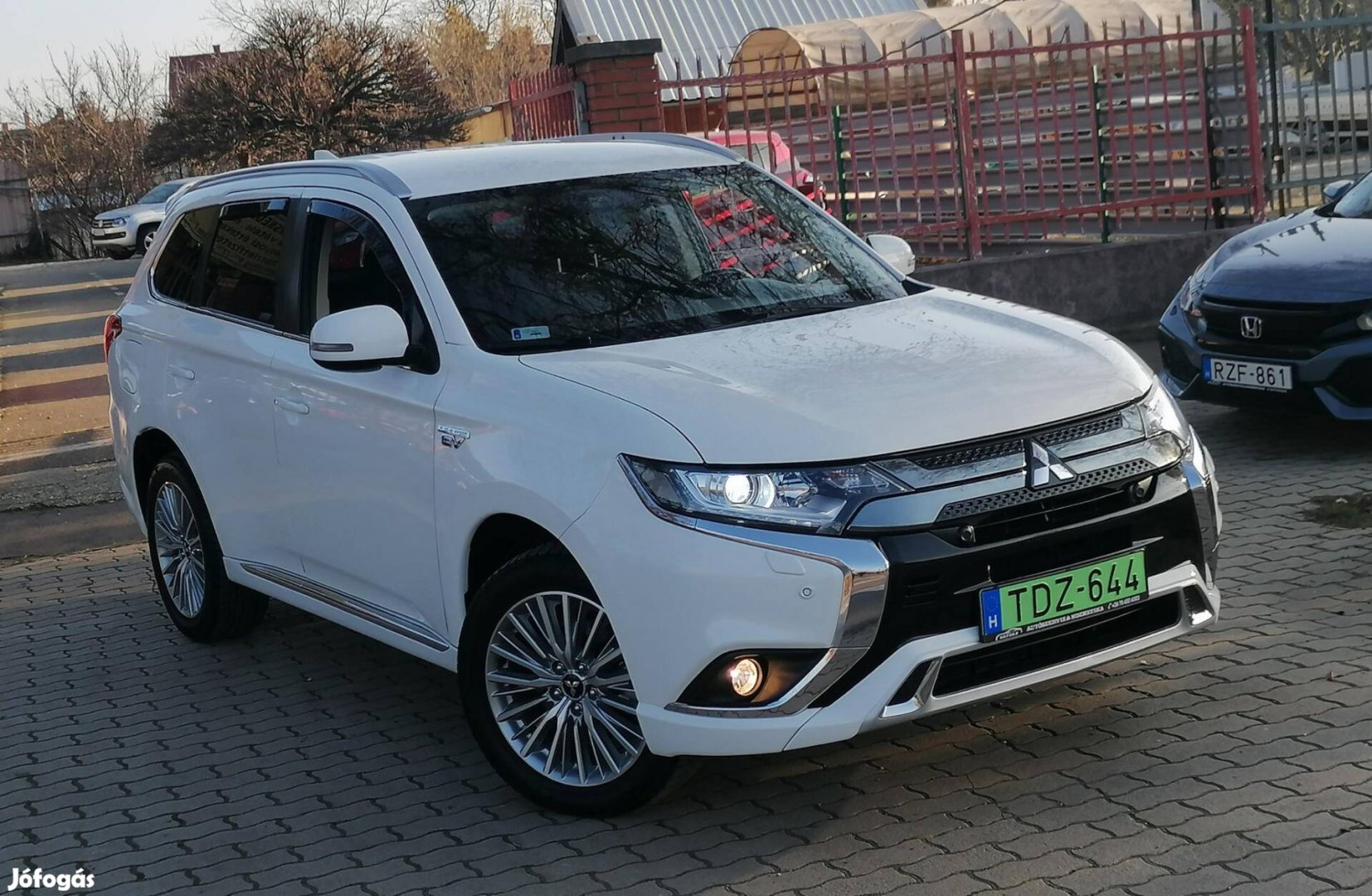 Mitsubishi Outlander 2.4 Phev Elegance 4WD CVT...